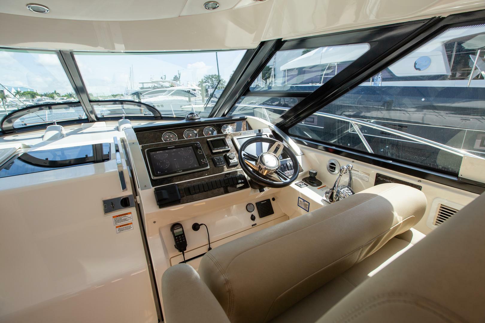 Slide: The Image of Sea Ray 450 Sundancer 2015 - 5385563