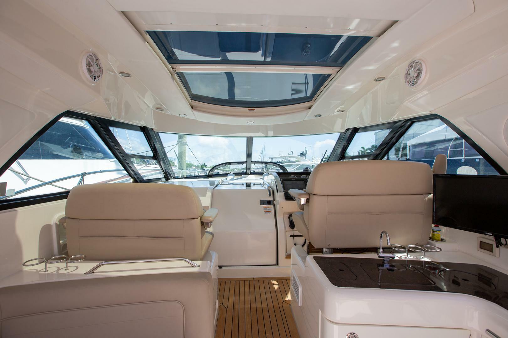 Slide: The Image of Sea Ray 450 Sundancer 2015 - 5385567