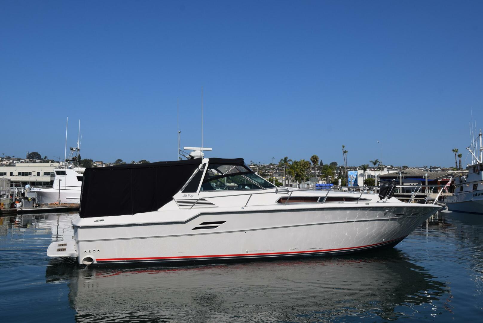 Slide: The Image of Sea Ray 460 Express Cruiser 1985 - 4578042