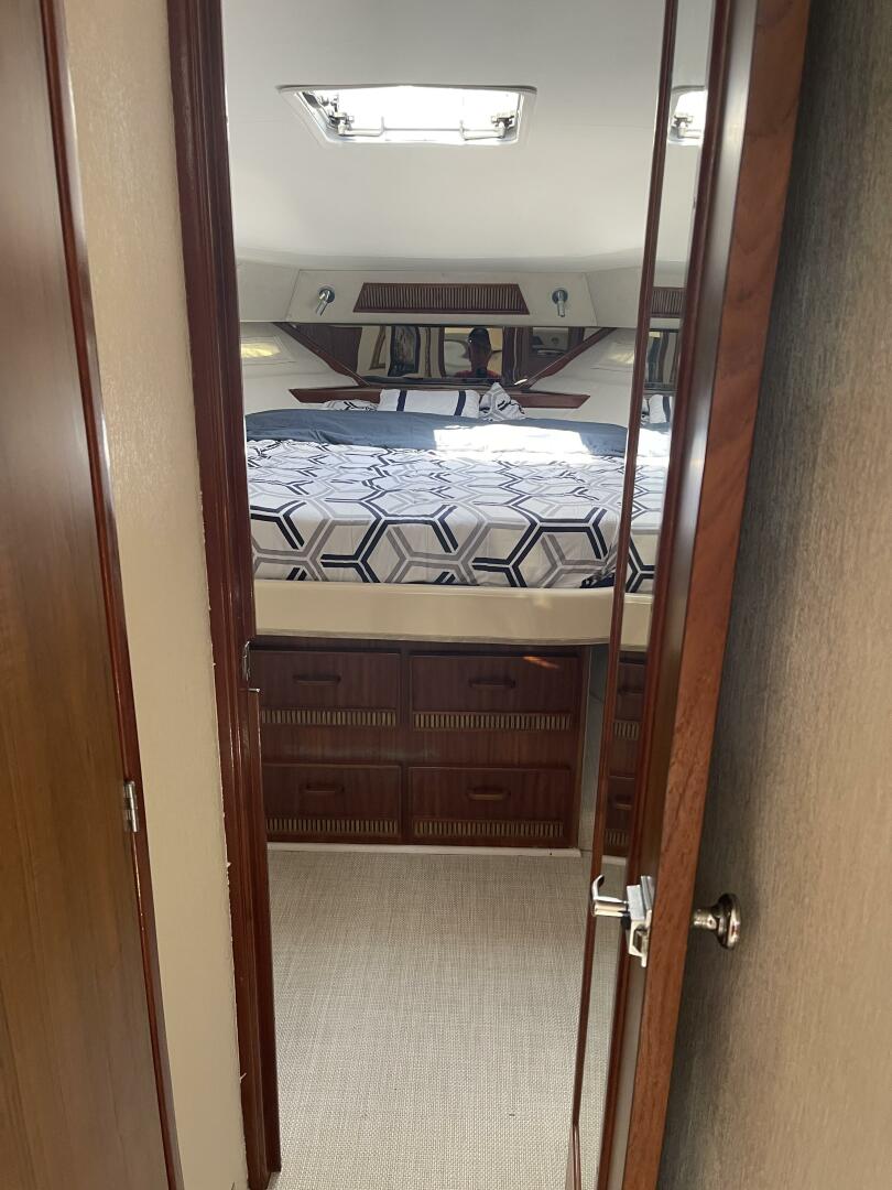 Slide: The Image of Sea Ray 460 Express Cruiser 1985 - 4578250
