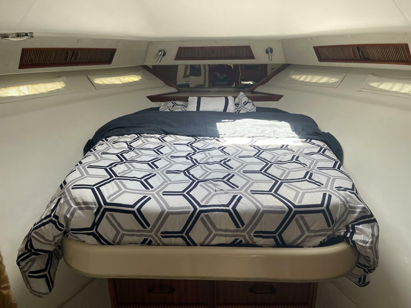 Slide: The Image of Sea Ray 460 Express Cruiser 1985 - 4578245