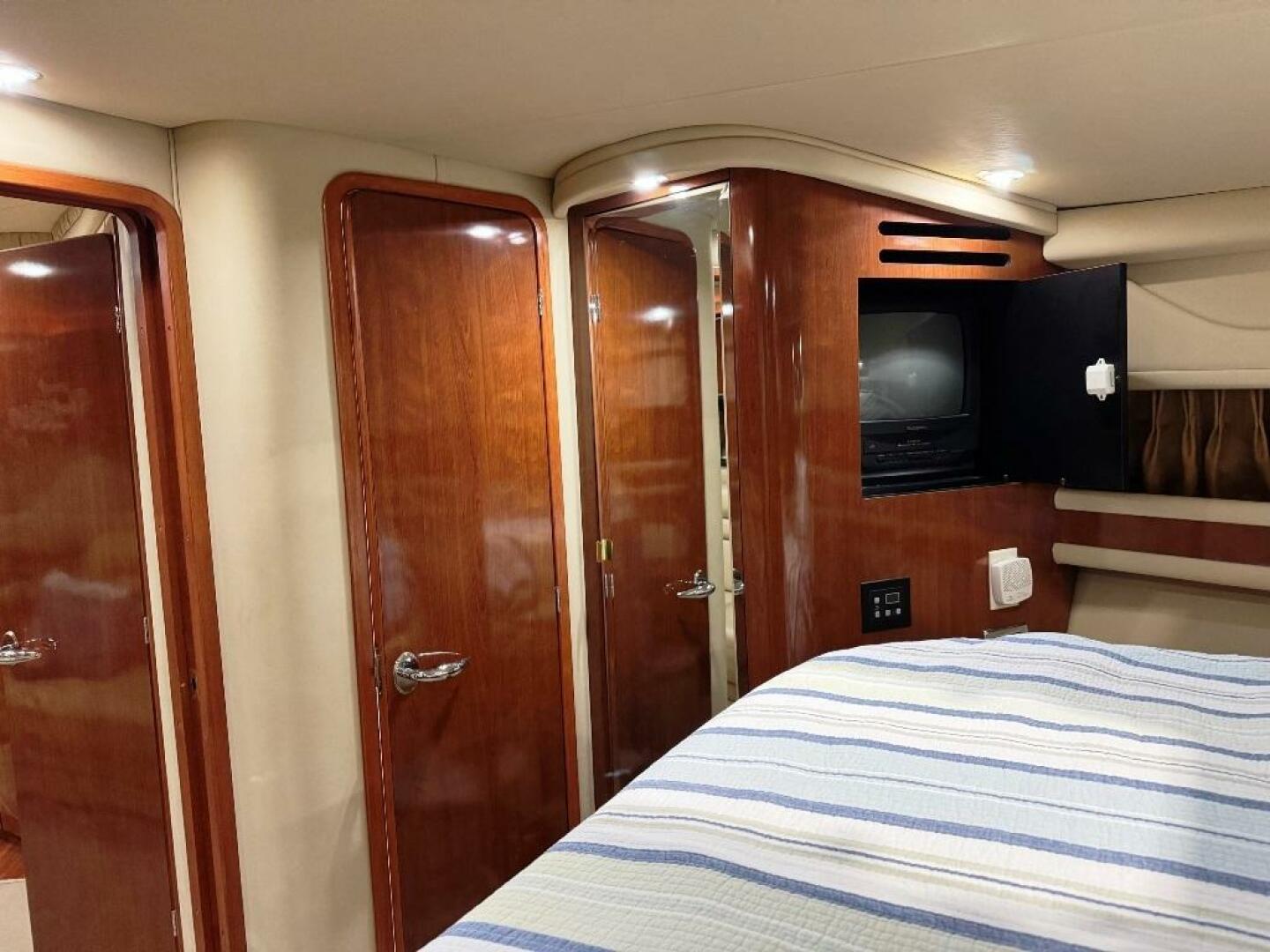 Slide: The Image of Sea Ray 460 Sundancer 2003 - 22