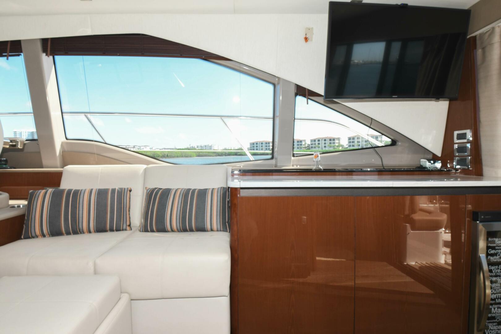 Slide: The Image of 2017 46 Sea Ray Sundancer - Strickly Big 3 - Salon - 3918976