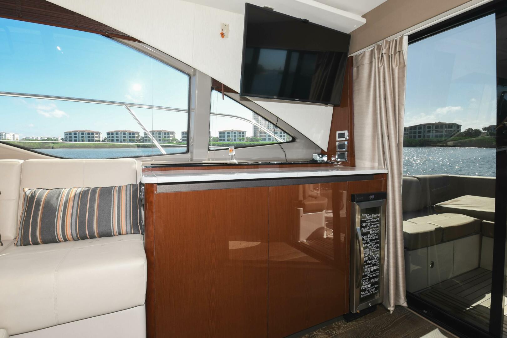 Slide: The Image of 2017 46 Sea Ray Sundancer - Strickly Big 3 - Salon - TV - 3918977