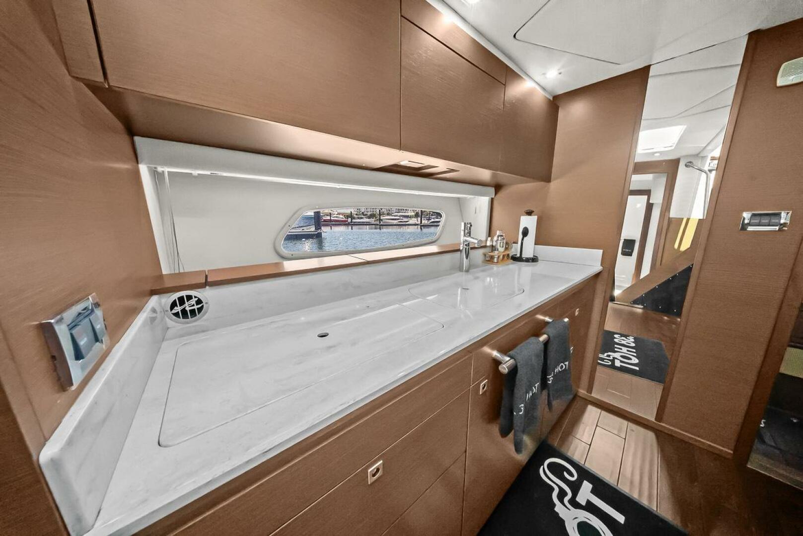 Slide: The Image of Sea Ray 470 Sundancer 2012 - 5538403
