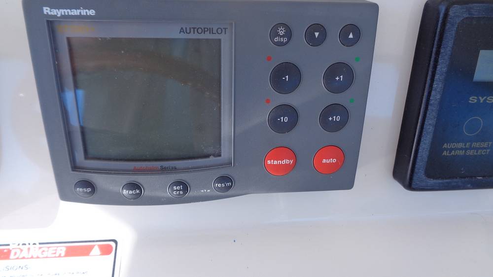 Slide: The Image of Sea Ray 480 Sedan 2004 - 77