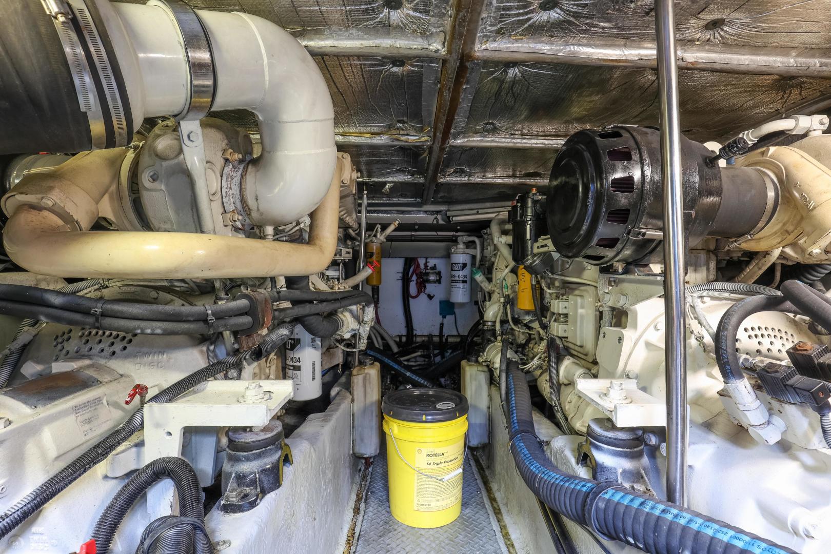 Slide: The Image of 2001 48' Sea Ray 480 Tops Off Engine Room - 12