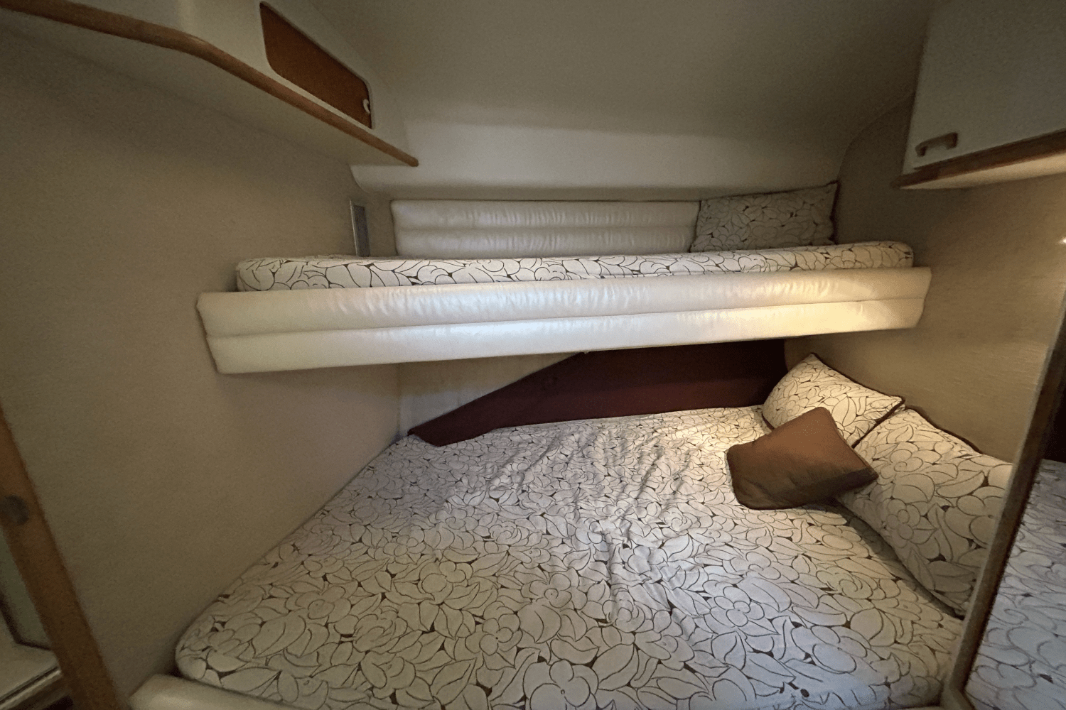 Slide: The Image of Sea Ray 50 1992 - 16