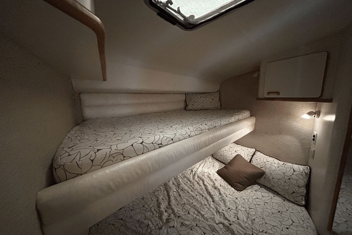 Slide: The Image of Sea Ray 50 1992 - 17