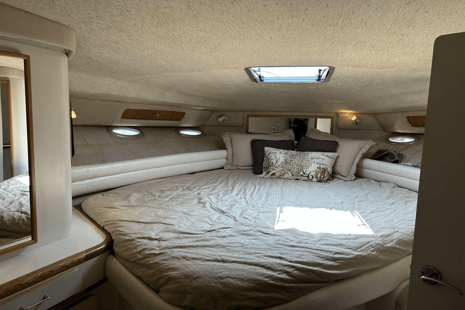 Slide: The Image of Sea Ray 50 1992 - 20