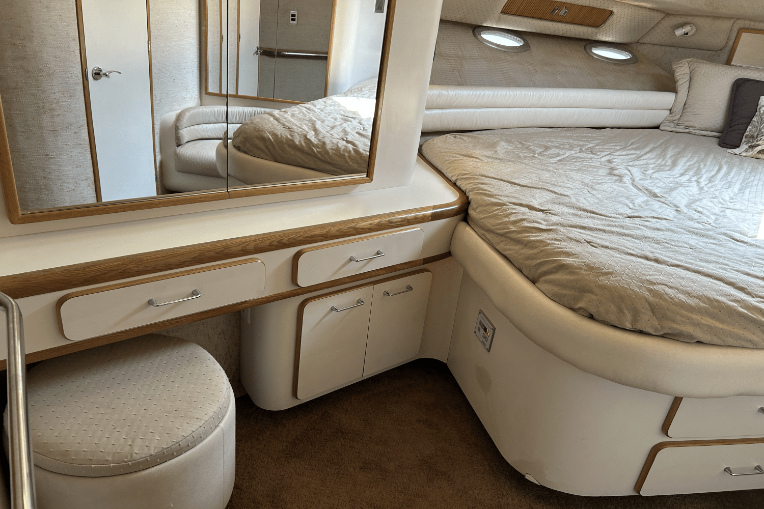 Slide: The Image of Sea Ray 50 1992 - 21