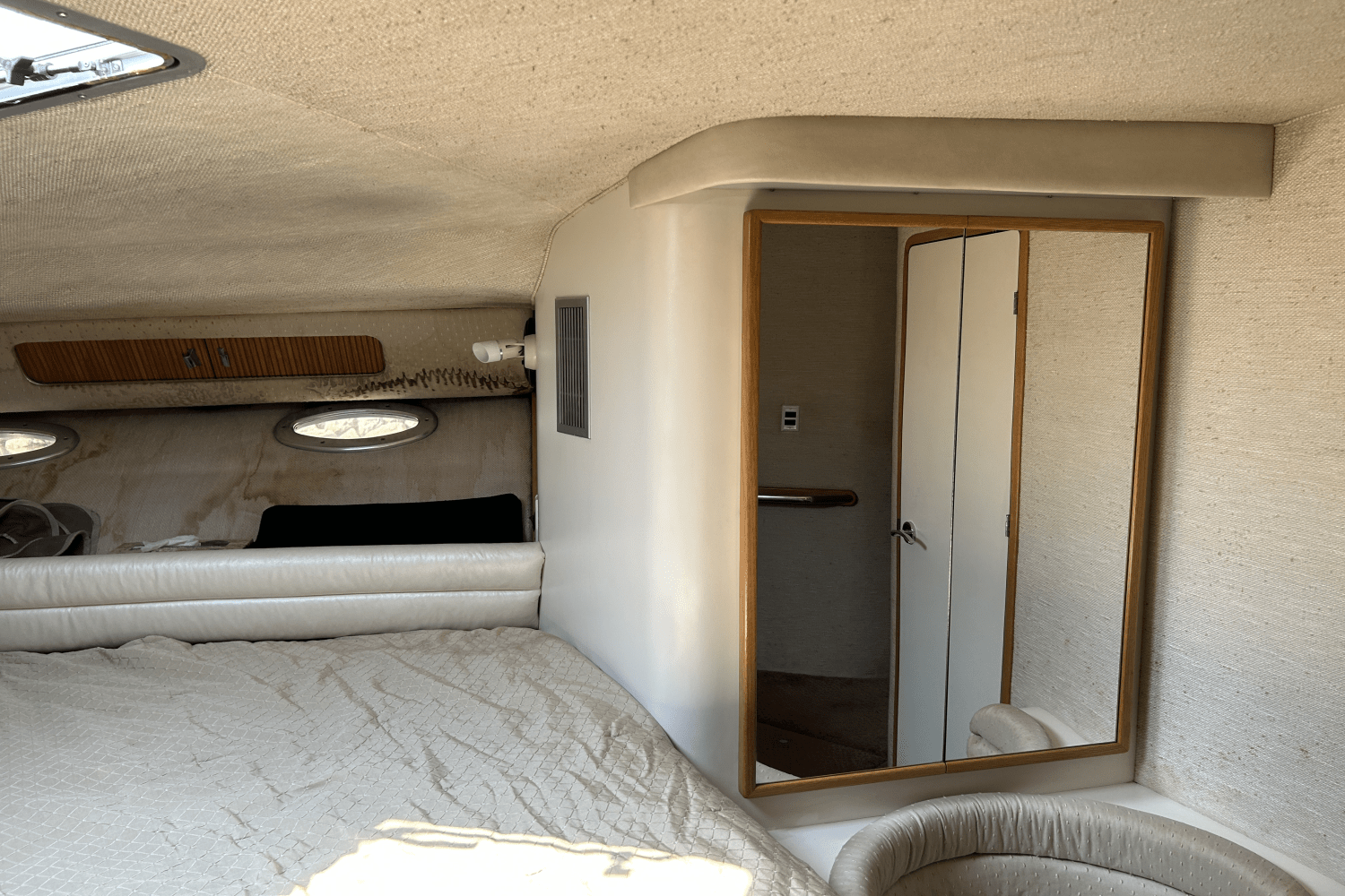 Slide: The Image of Sea Ray 50 1992 - 22