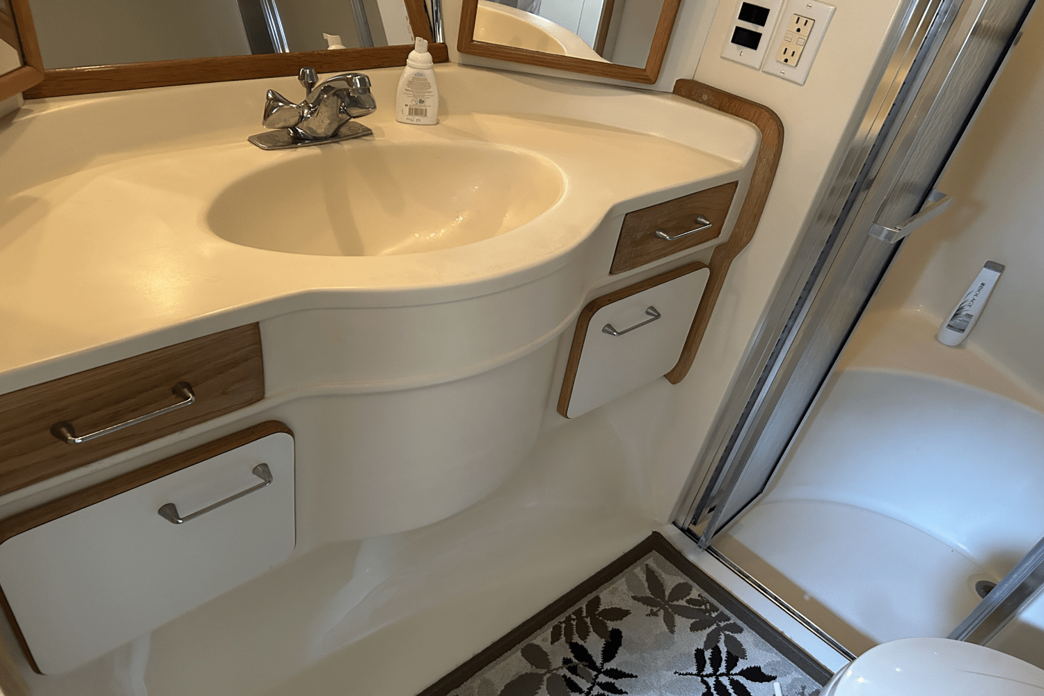 Slide: The Image of Sea Ray 50 1992 - 23