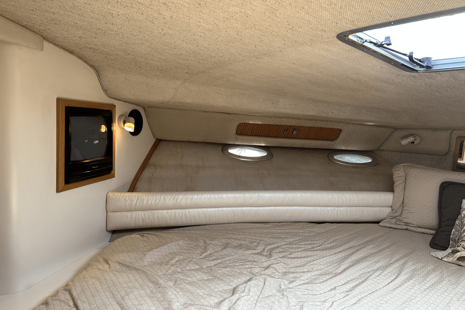 Slide: The Image of Sea Ray 50 1992 - 25