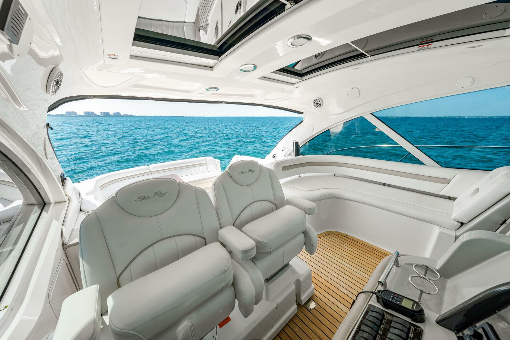Slide: The Image of Sea Ray 500 Sundancer 2010 - 4332288