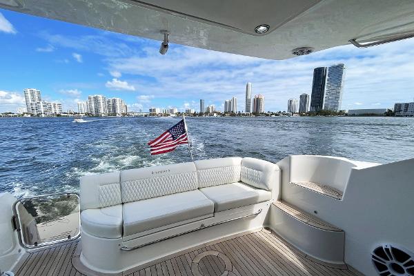 Slide: The Image of Sea Ray 510 Fly 2015 yacht with city skyline and American flag. - 11