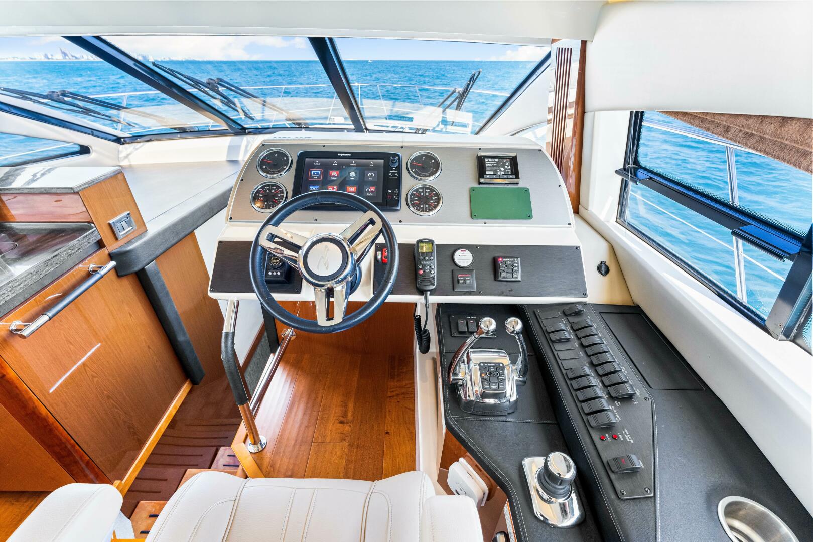 Slide: The Image of Sea Ray 510 Fly 2016 - 4102332
