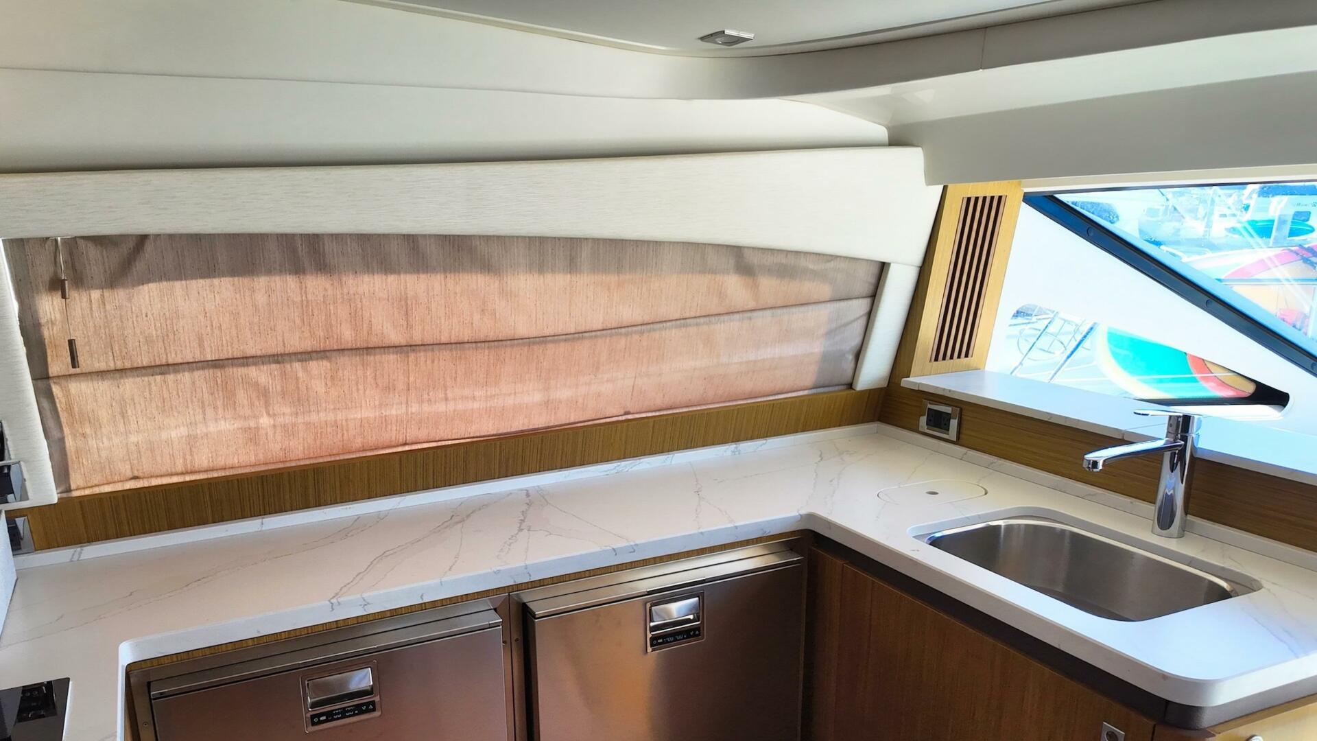Slide: The Image of Sea Ray 510 Fly 2018 - 5069187