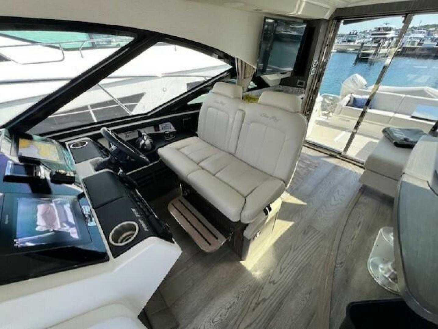 Slide: The Image of Sea Ray 510 Sundancer 2018 - 4632513