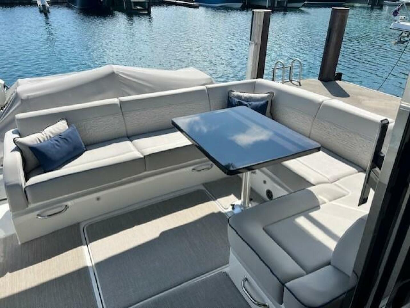 Slide: The Image of Sea Ray 510 Sundancer 2018 - 4632500