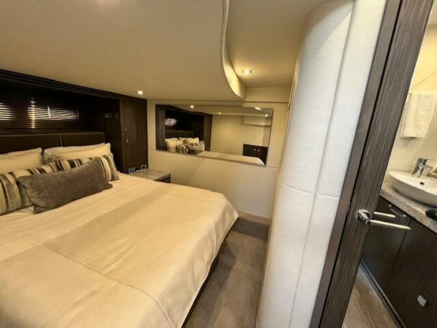 Slide: The Image of Sea Ray 510 Sundancer 2018 - 4632525