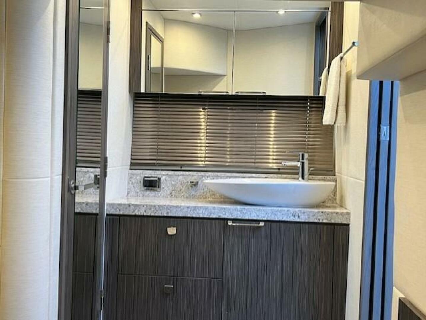 Slide: The Image of Sea Ray 510 Sundancer 2018 - 4632528