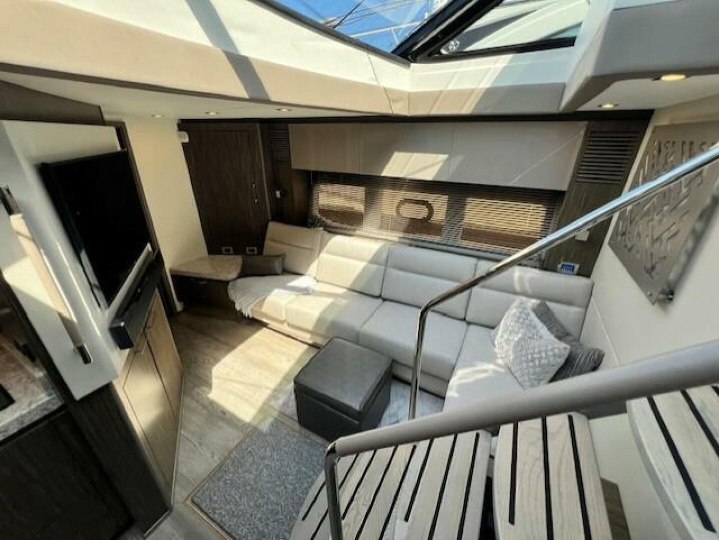 Slide: The Image of Sea Ray 510 Sundancer 2018 - 4632534