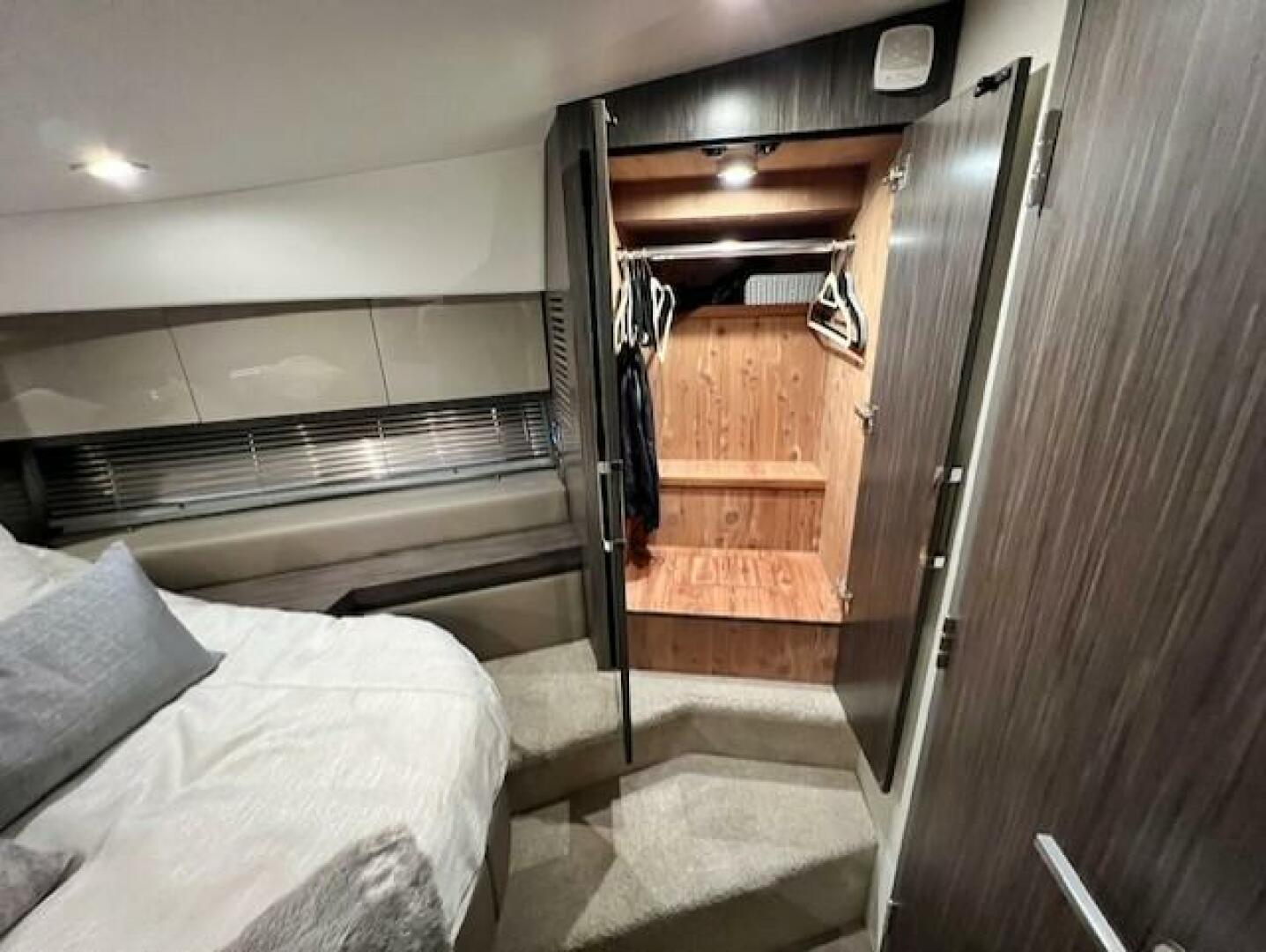 Slide: The Image of Sea Ray 510 Sundancer 2018 - 4632548