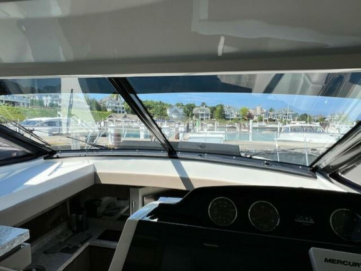 Slide: The Image of Sea Ray 510 Sundancer 2018 - 4632576