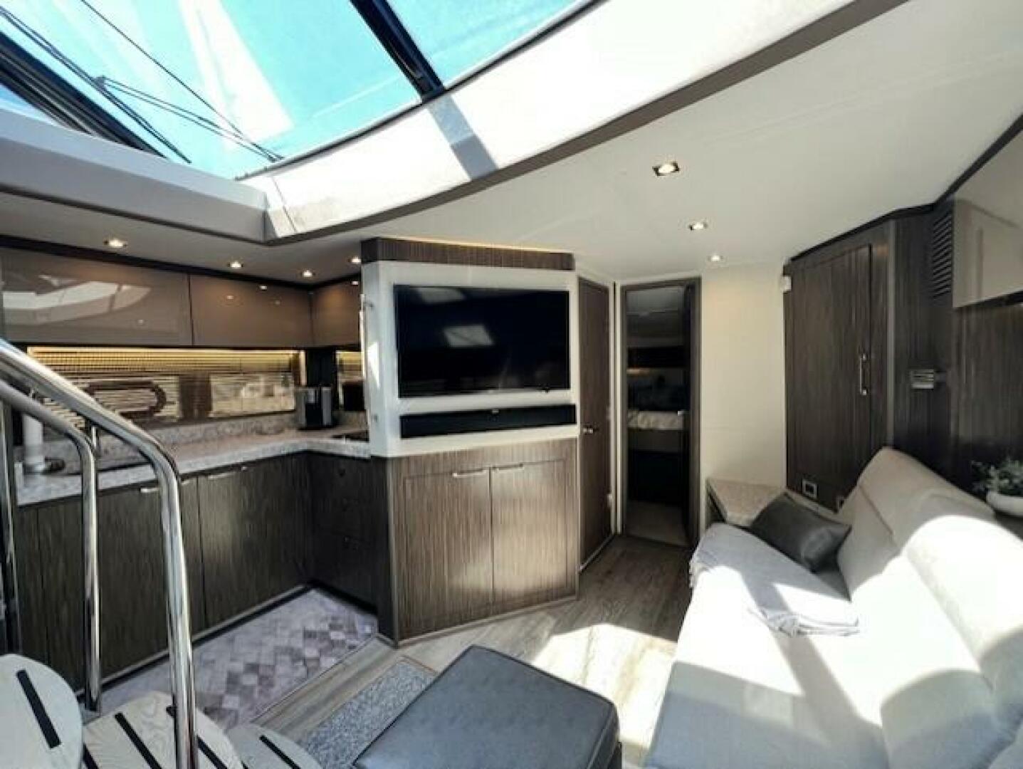 Slide: The Image of Sea Ray 510 Sundancer 2018 - 4632536