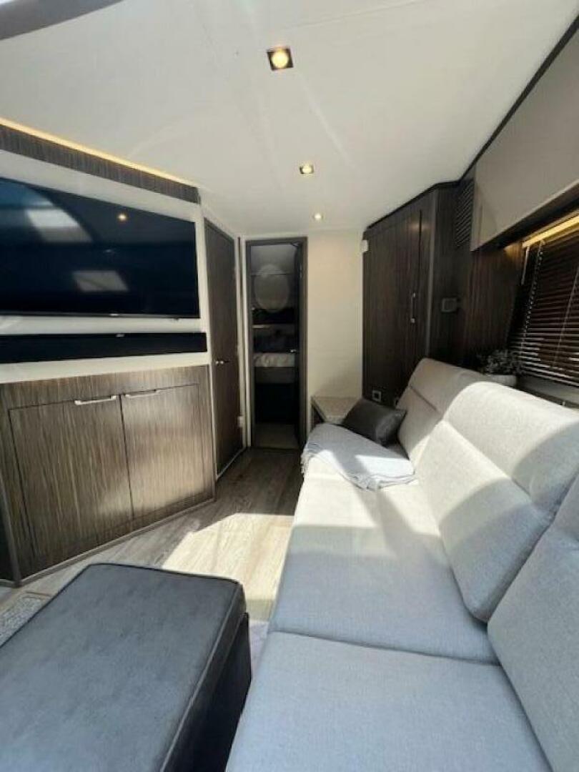 Slide: The Image of Sea Ray 510 Sundancer 2018 - 4632539