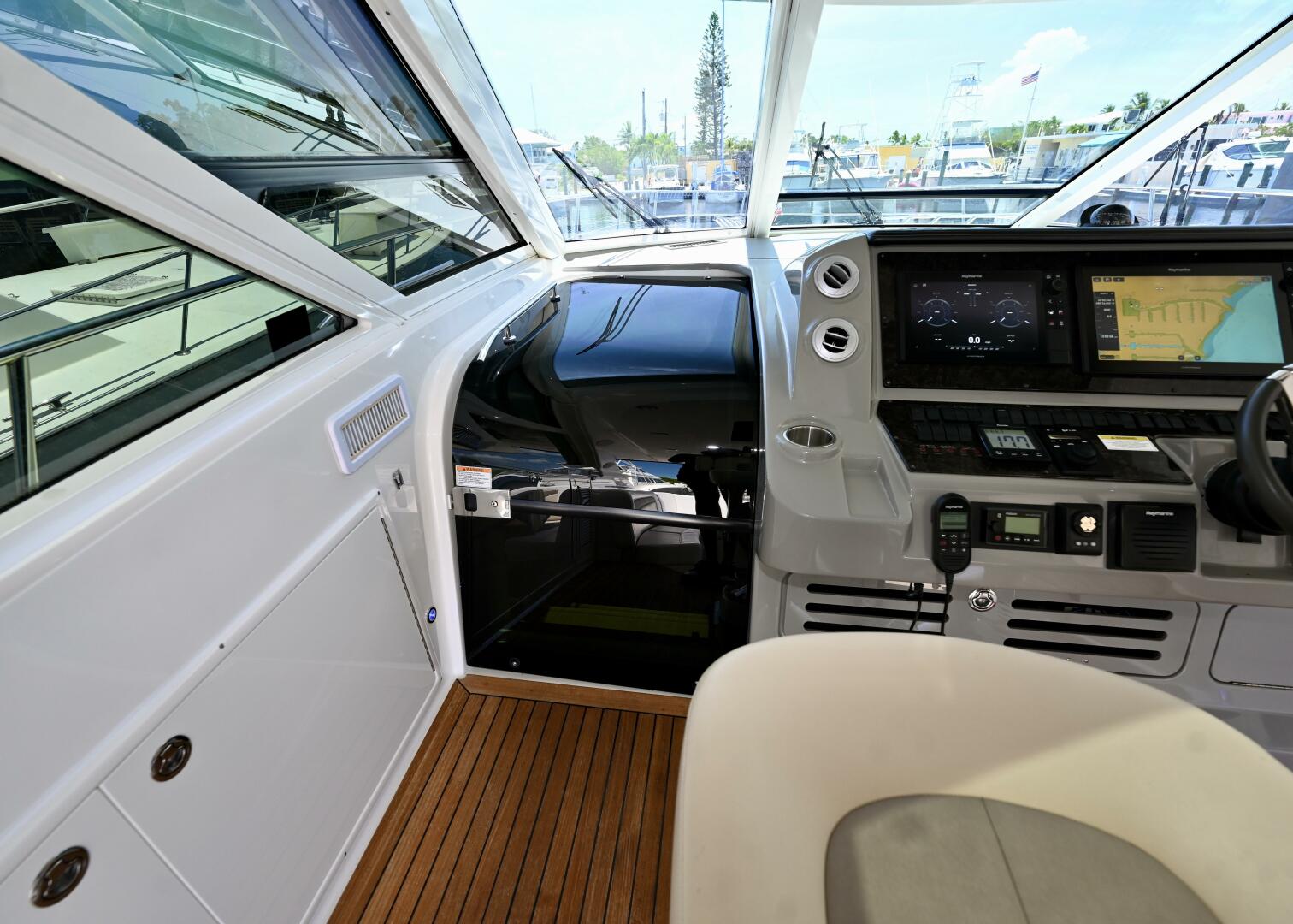 Slide: The Image of Sea Ray 540 Sundancer 2012 - 5360328