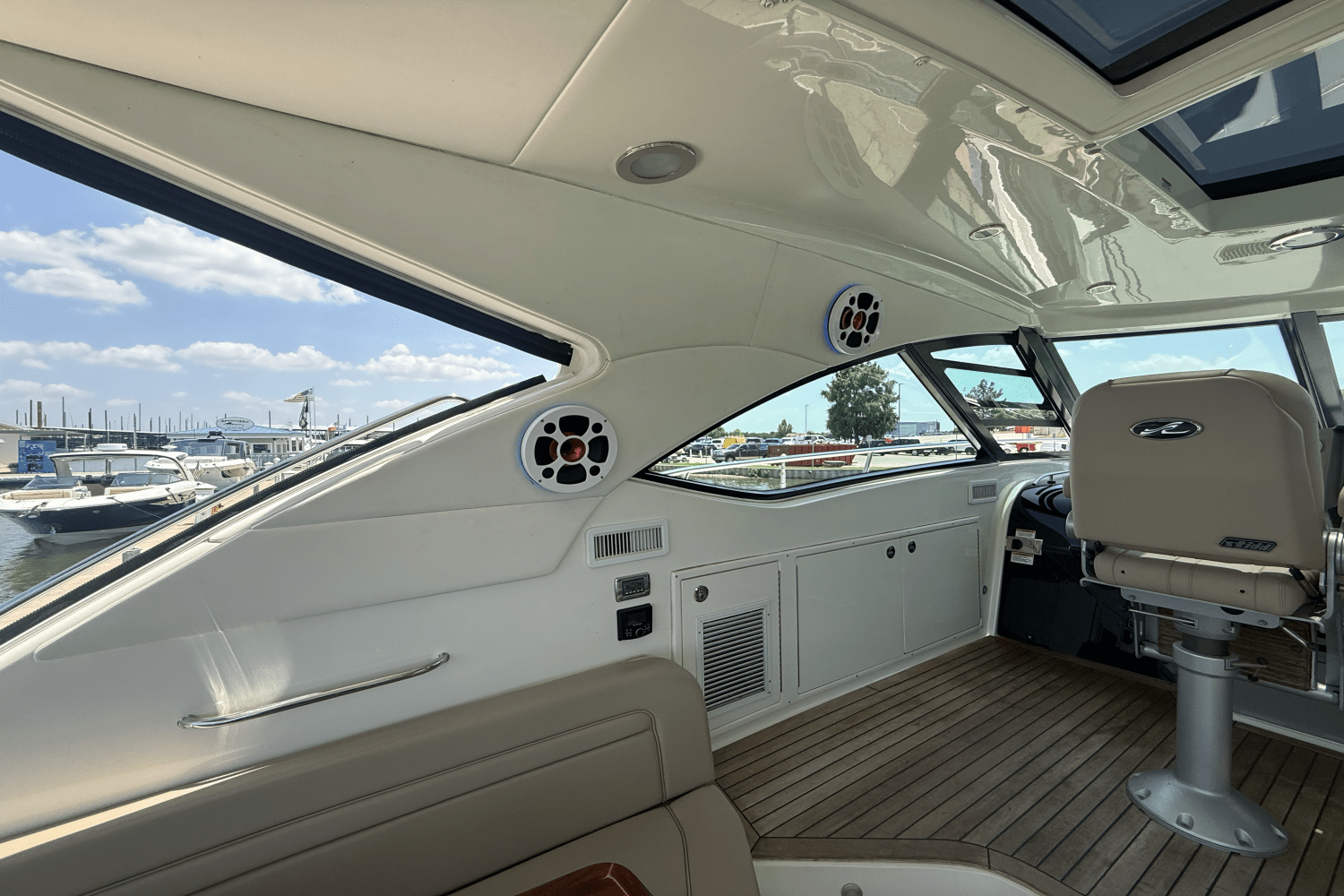 Slide: The Image of Sea Ray 540 SUNDANCER 2016 - 19