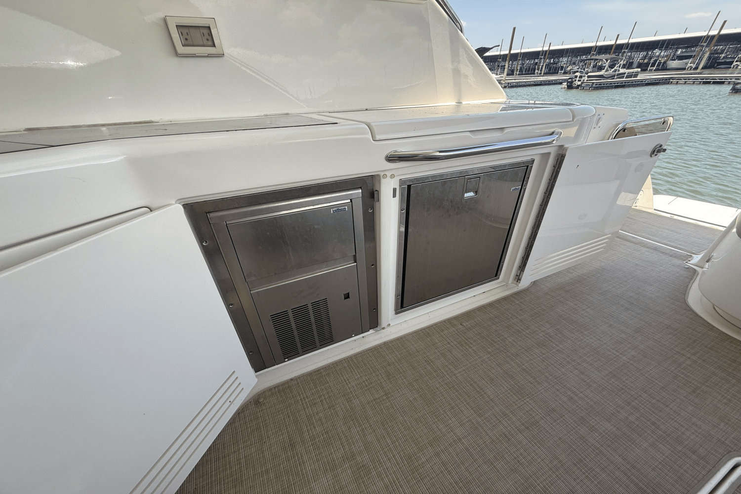 Slide: The Image of Sea Ray 540 SUNDANCER 2016 - 22