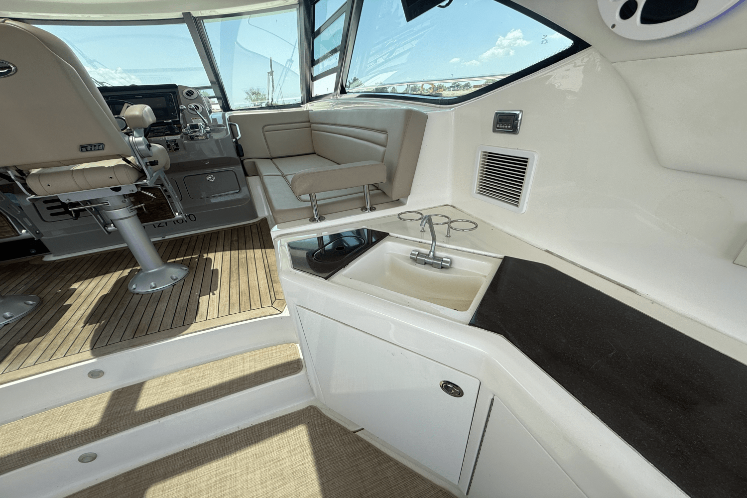 Slide: The Image of Sea Ray 540 SUNDANCER 2016 - 24