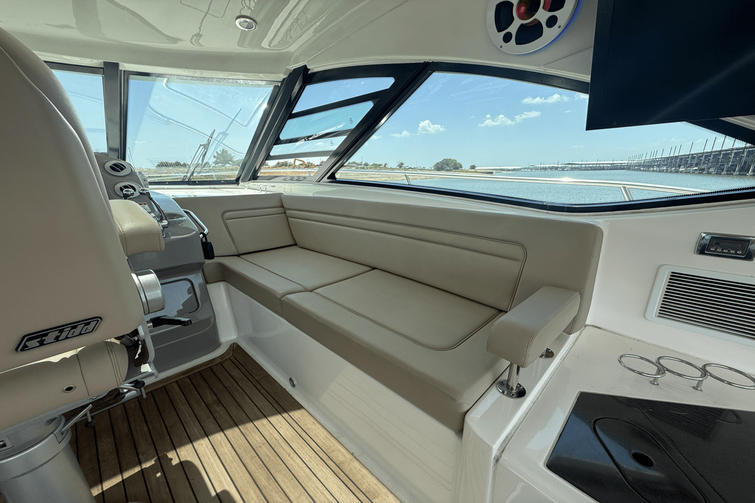 Slide: The Image of Sea Ray 540 SUNDANCER 2016 - 27