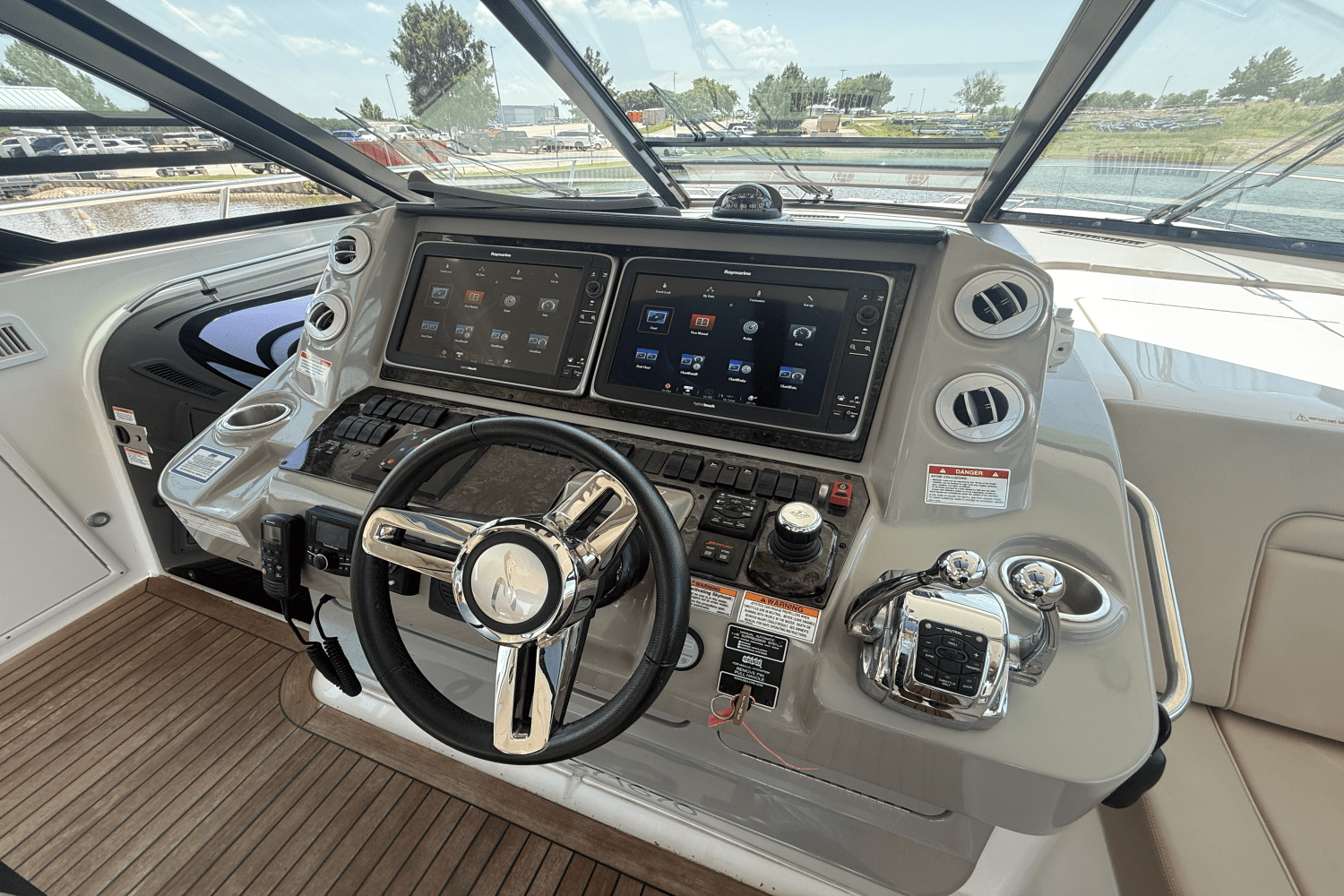 Slide: The Image of Sea Ray 540 SUNDANCER 2016 - 30