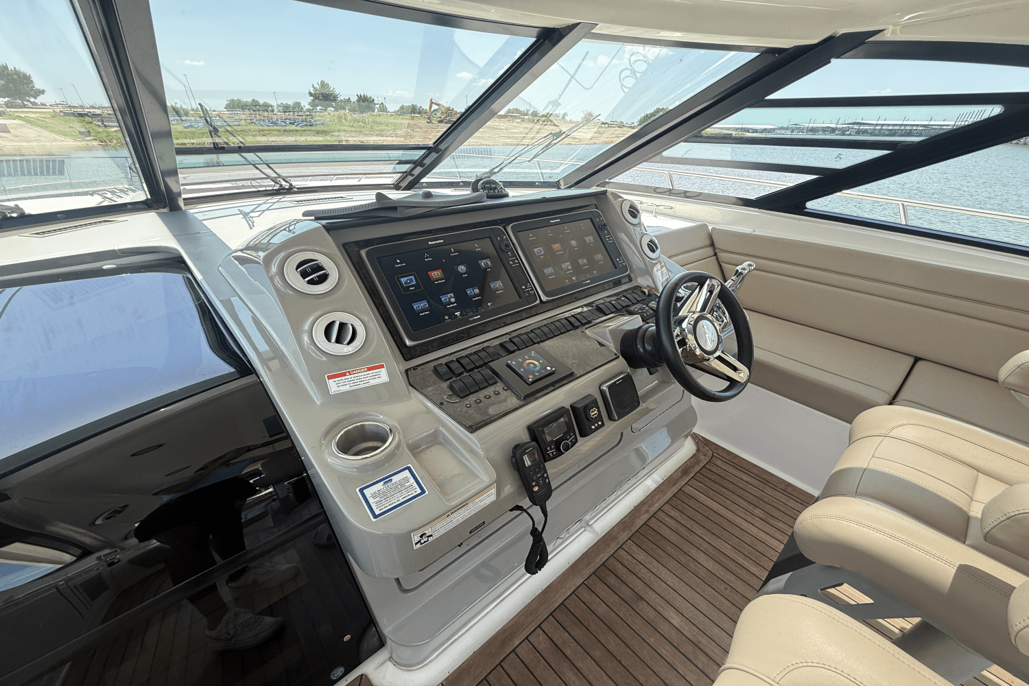 Slide: The Image of Sea Ray 540 SUNDANCER 2016 - 32