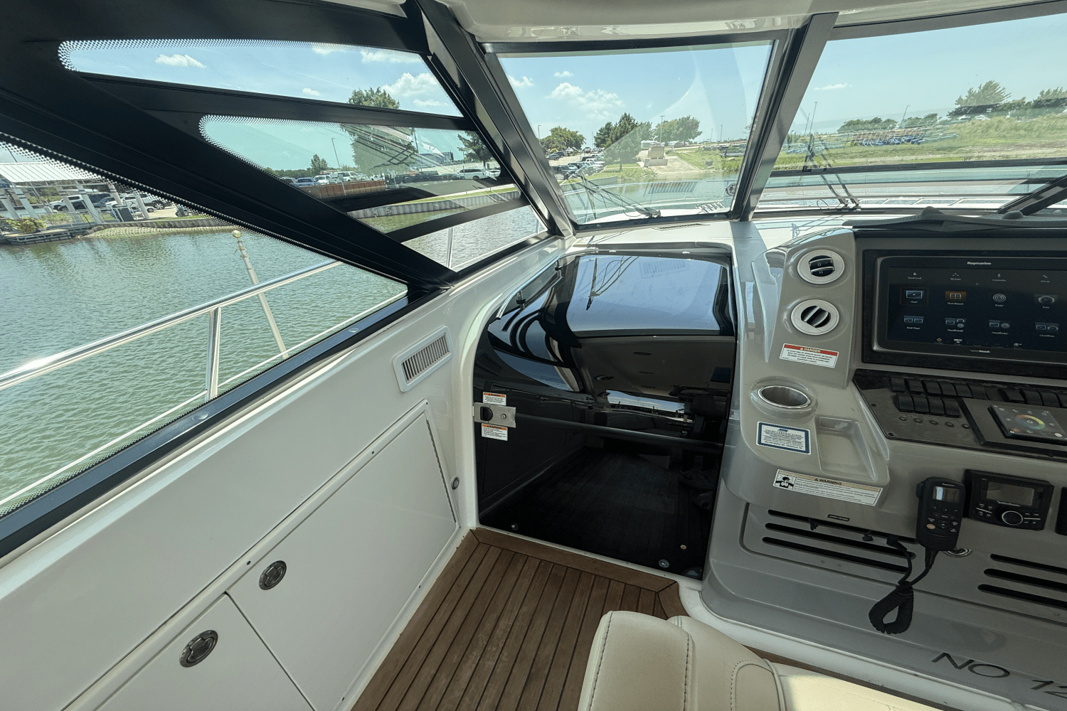 Slide: The Image of Sea Ray 540 SUNDANCER 2016 - 36