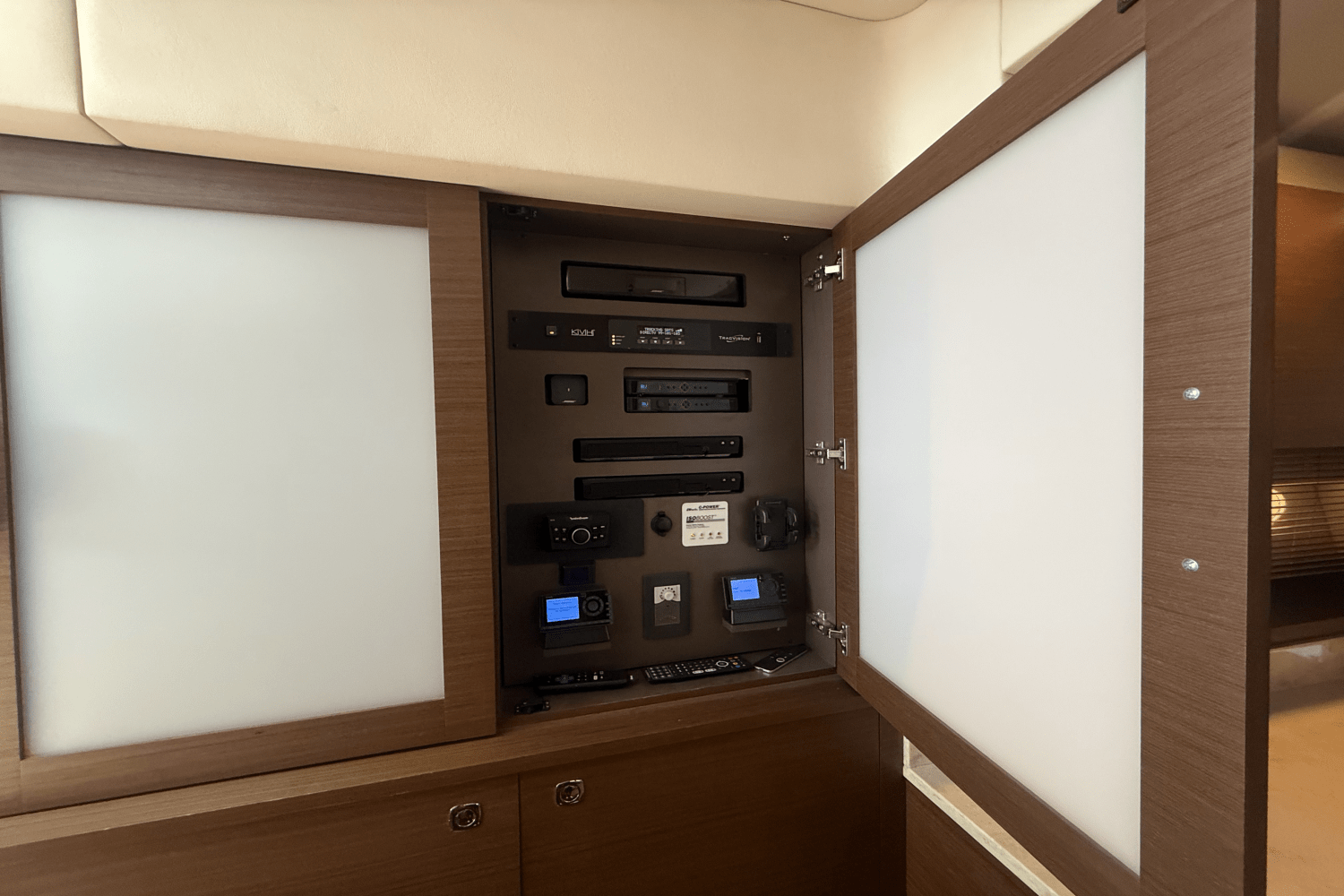 Slide: The Image of Sea Ray 540 SUNDANCER 2016 - 40