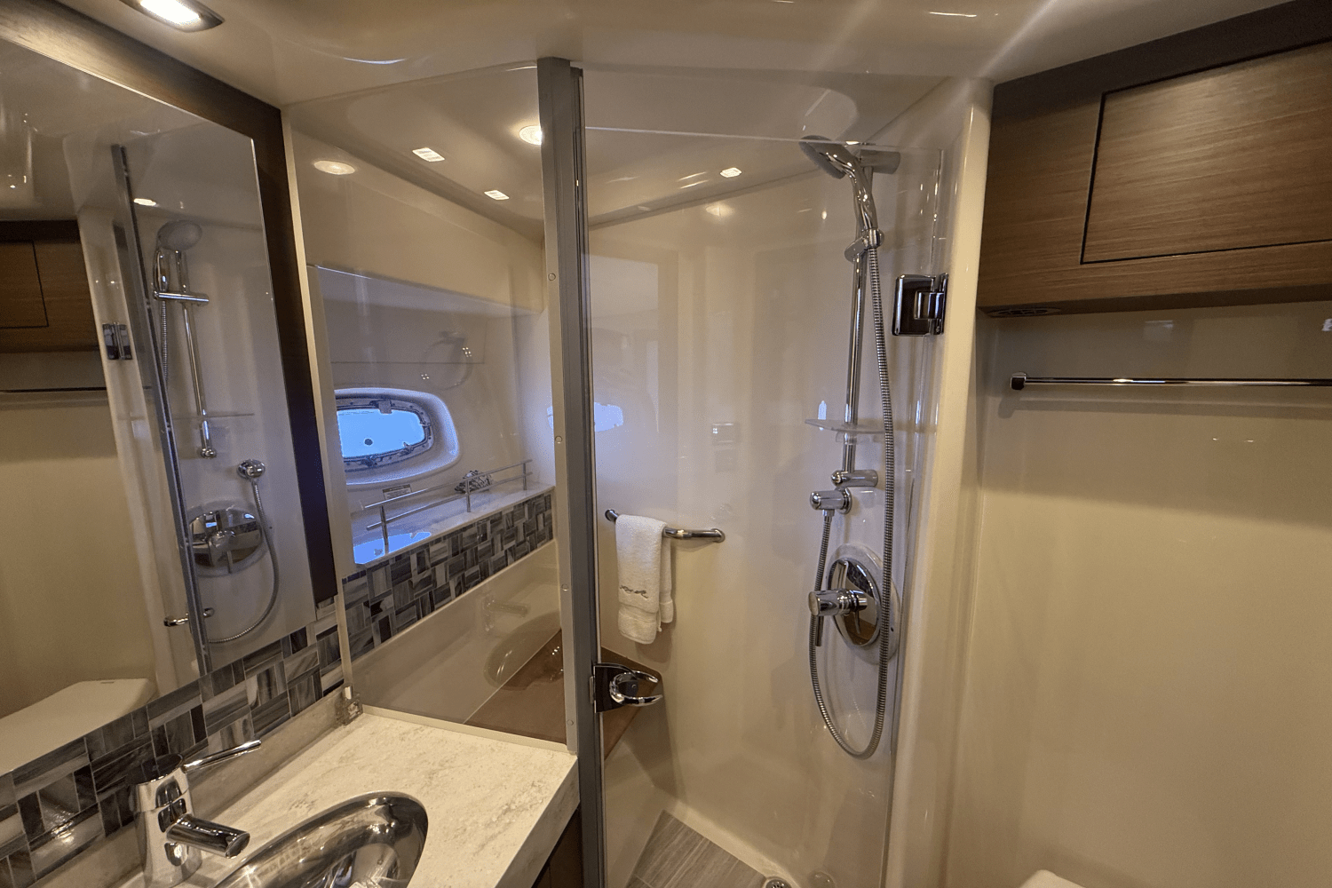 Slide: The Image of Sea Ray 540 SUNDANCER 2016 - 55