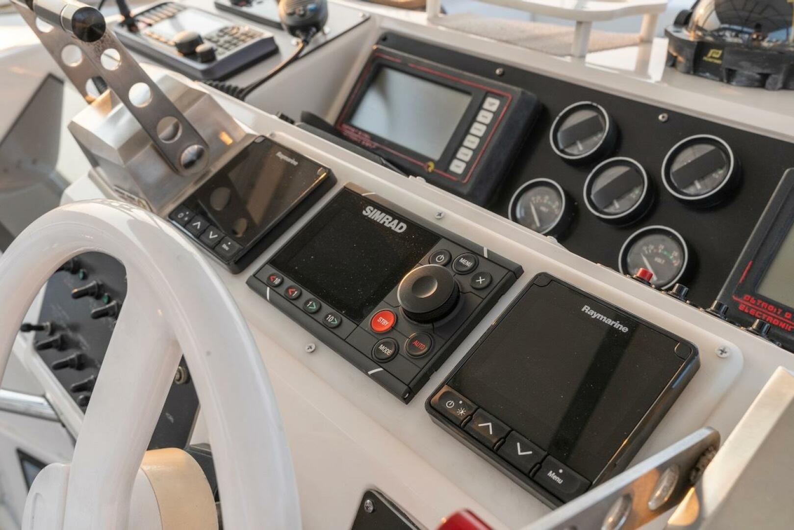 Slide: The Image of Sea Ray 550 Sedan Bridge 1993 - 5507061