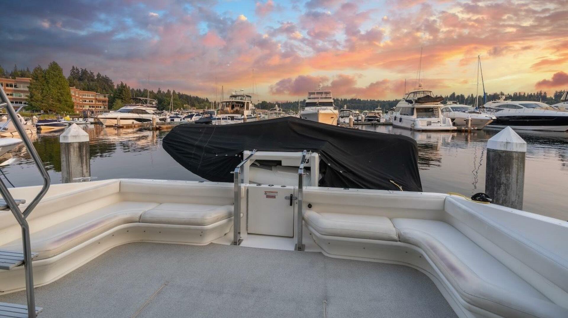 Slide: The Image of Sea Ray 550 Sedan Bridge 1993 - 5507048