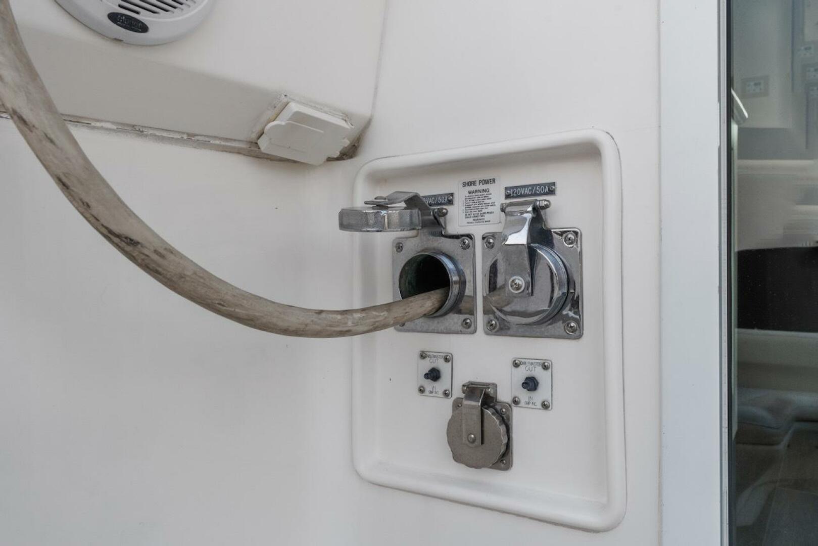 Slide: The Image of Sea Ray 550 Sedan Bridge 1993 - 5507053