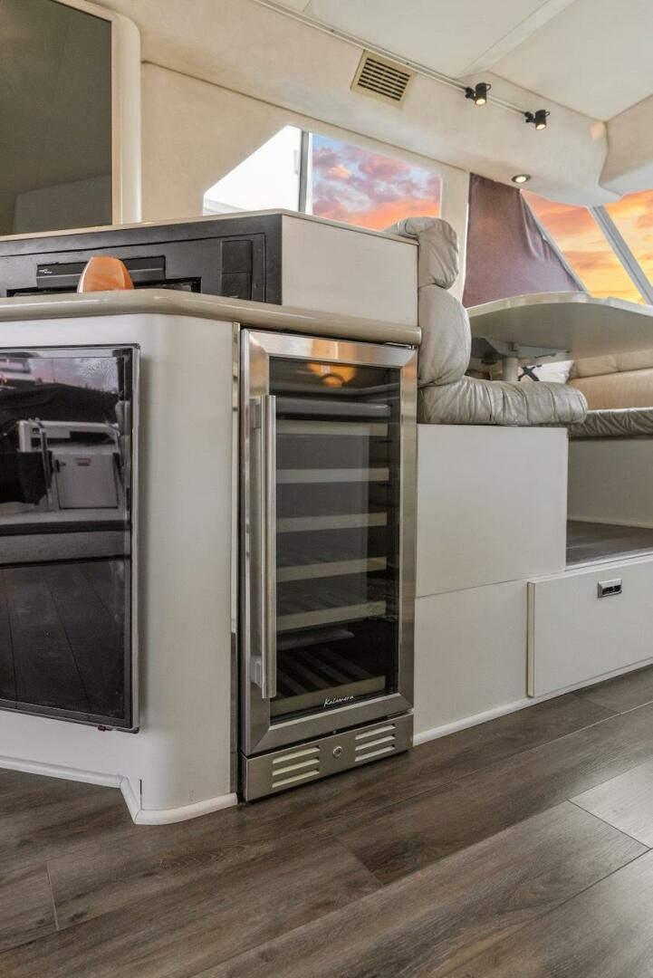 Slide: The Image of Sea Ray 550 Sedan Bridge 1993 - 5507071