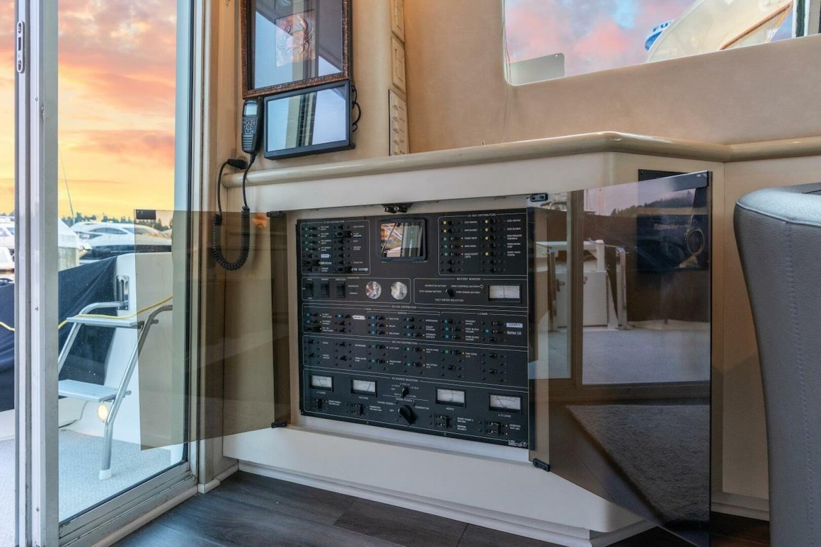 Slide: The Image of Sea Ray 550 Sedan Bridge 1993 - 5507075