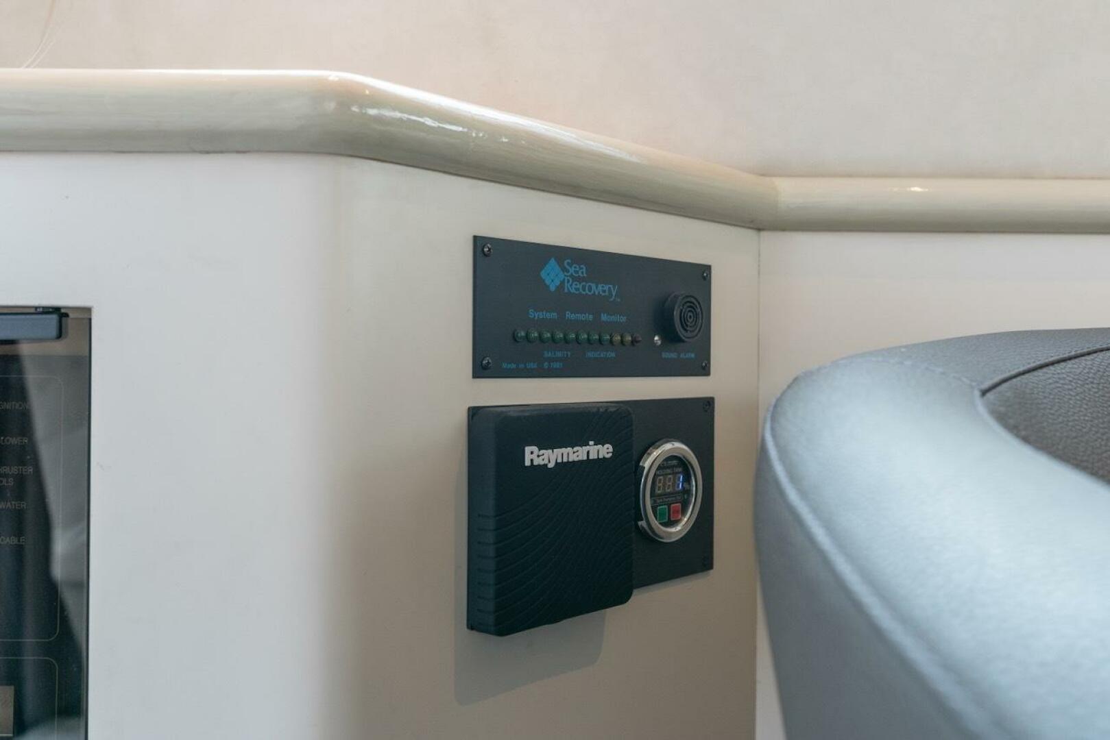 Slide: The Image of Sea Ray 550 Sedan Bridge 1993 - 5507076