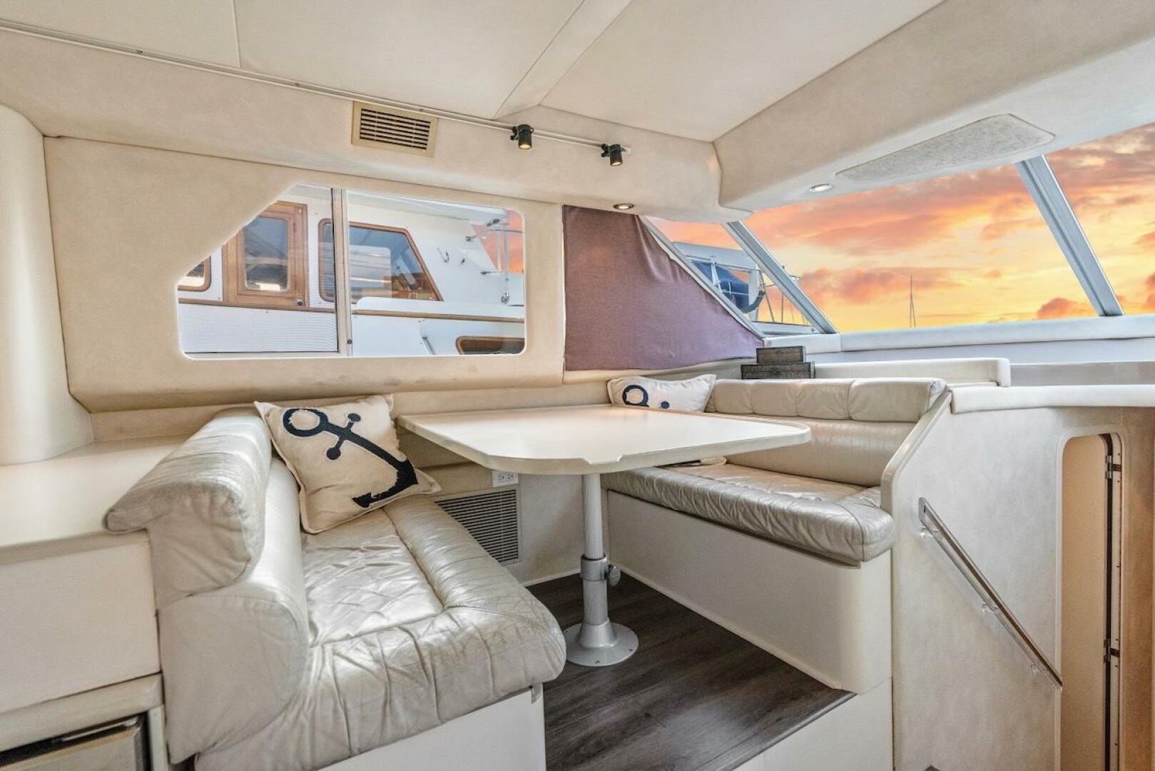 Slide: The Image of Sea Ray 550 Sedan Bridge 1993 - 5507081