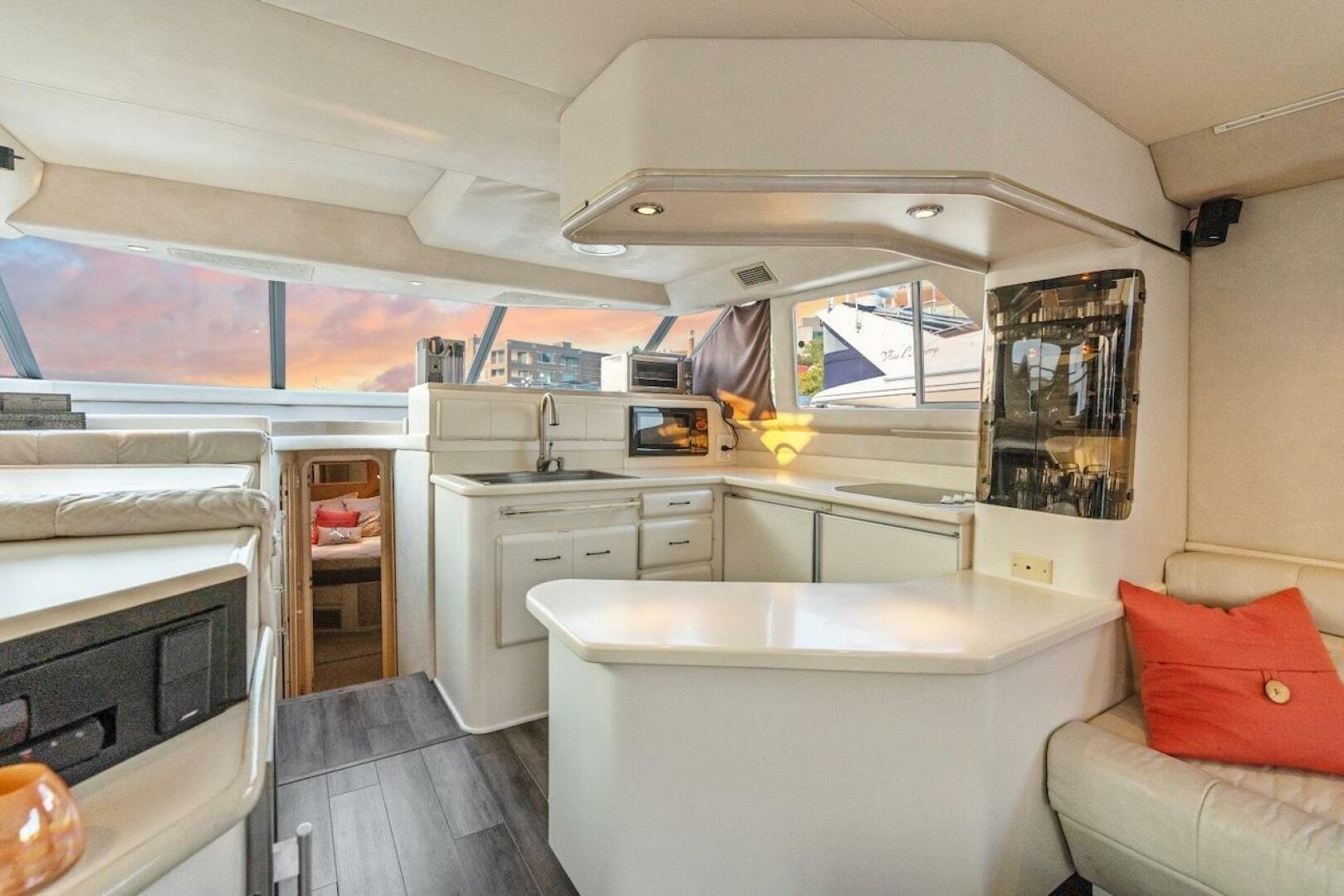 Slide: The Image of Sea Ray 550 Sedan Bridge 1993 - 5507083