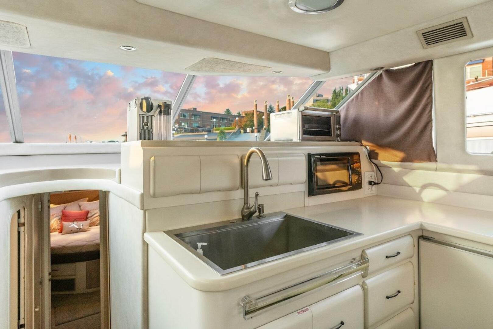 Slide: The Image of Sea Ray 550 Sedan Bridge 1993 - 5507087